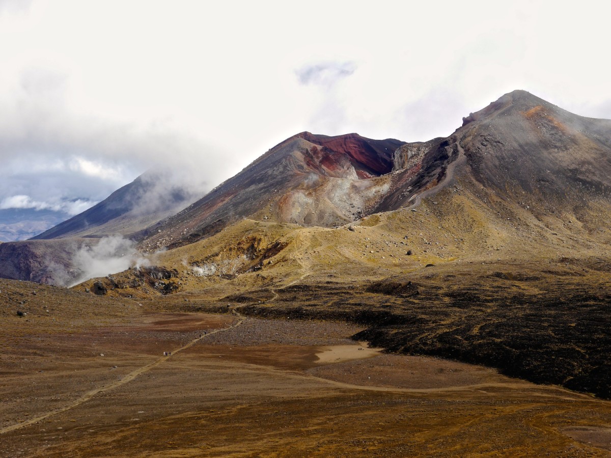 hiking the Tongariro Crossing
