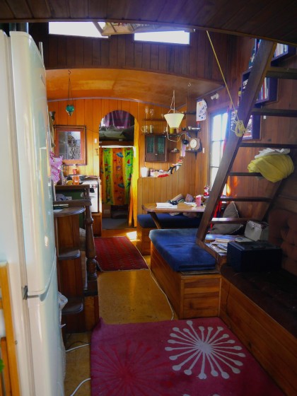 Couchsurfing to travel the world