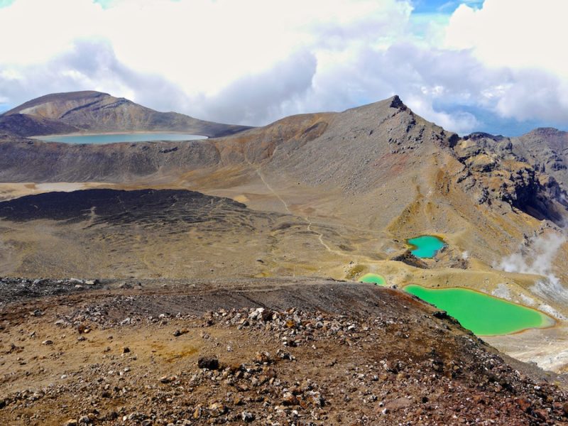 Tongariro Crossing, emerald lakes, new zealand travel guide